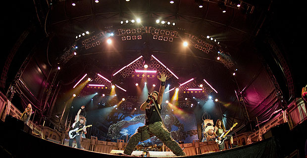 Iron Maiden en directo. Fuente: www.latercera.com